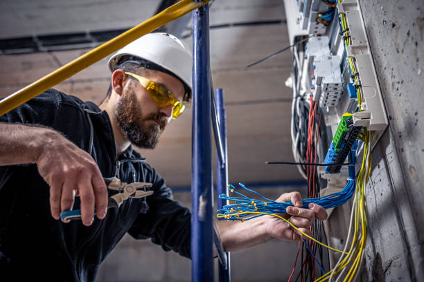 Best Electrical Contractors for Businesses  in Clawson, MI